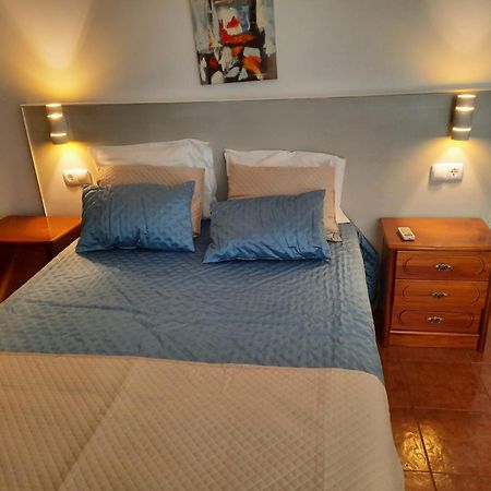 Apartamentos Turisticos เกลูซ ภายนอก รูปภาพ